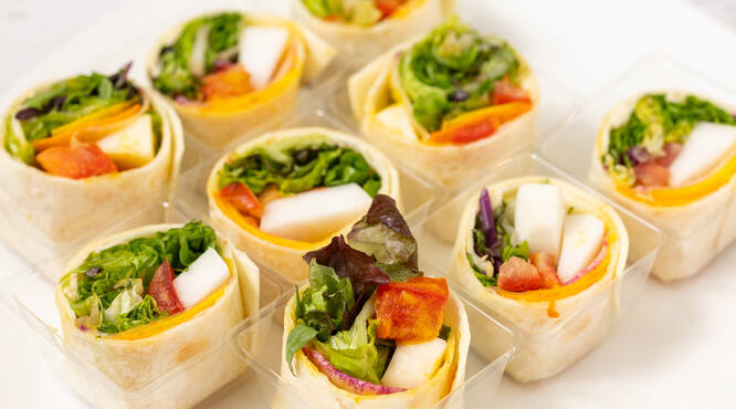 三浦野菜が詰まったラップサンド