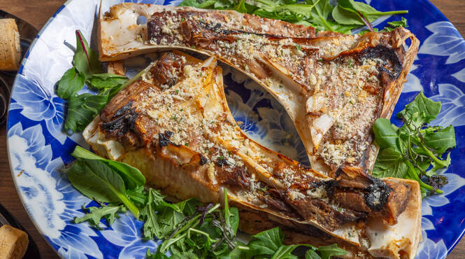 圧巻の特大!まぐろカマの香草焼き