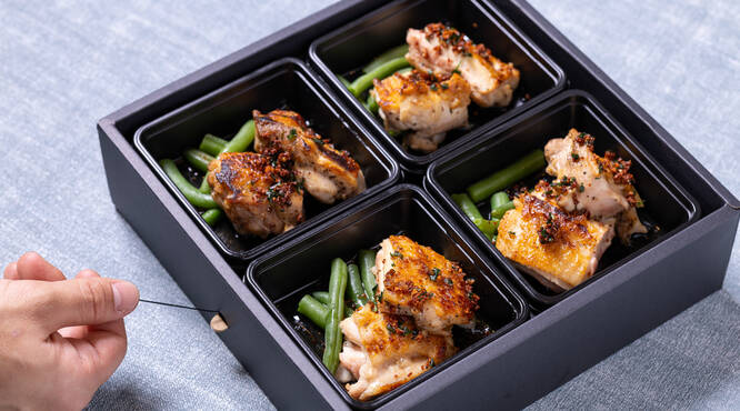 温製料理は紐を引いて熱々でどうぞ！