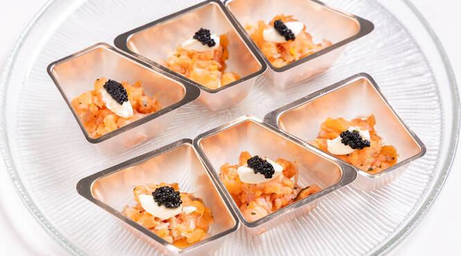 北海桜サーモンとキャビアのマッチ(1,500円～)