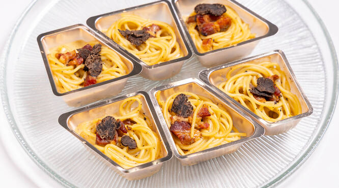 トリュフも贅沢に。〆のカルボナーラ(5,000円～)