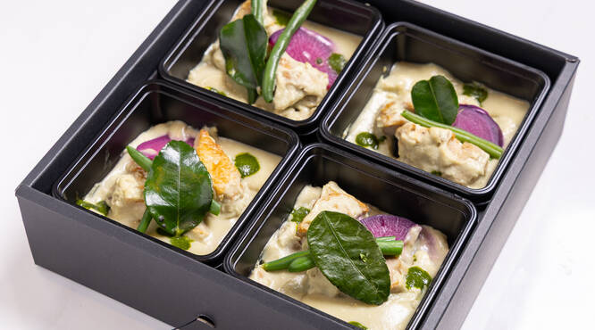 温製！大山鶏のプレゼ  グリーンカレーソース(3,000円～)