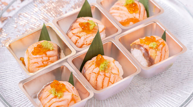 寿司居酒屋が贈る トロサーモン炙り手毬寿司