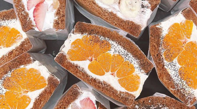「まるでケーキのような贅沢感」 旬の美味しい果実とたっぷりホイップのサンド