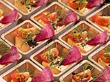 場を彩る華やかで、食べやすいパーティー向けフード