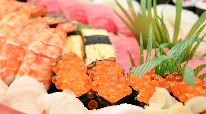 寿司はその日に状態の良かった国産天然ものを使用